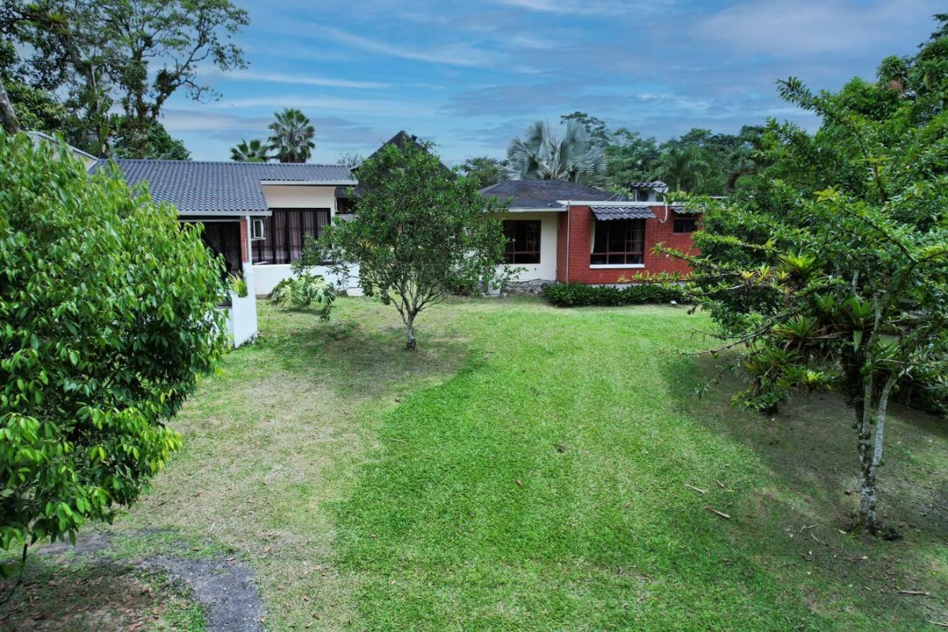 Terra Luna Lodge *